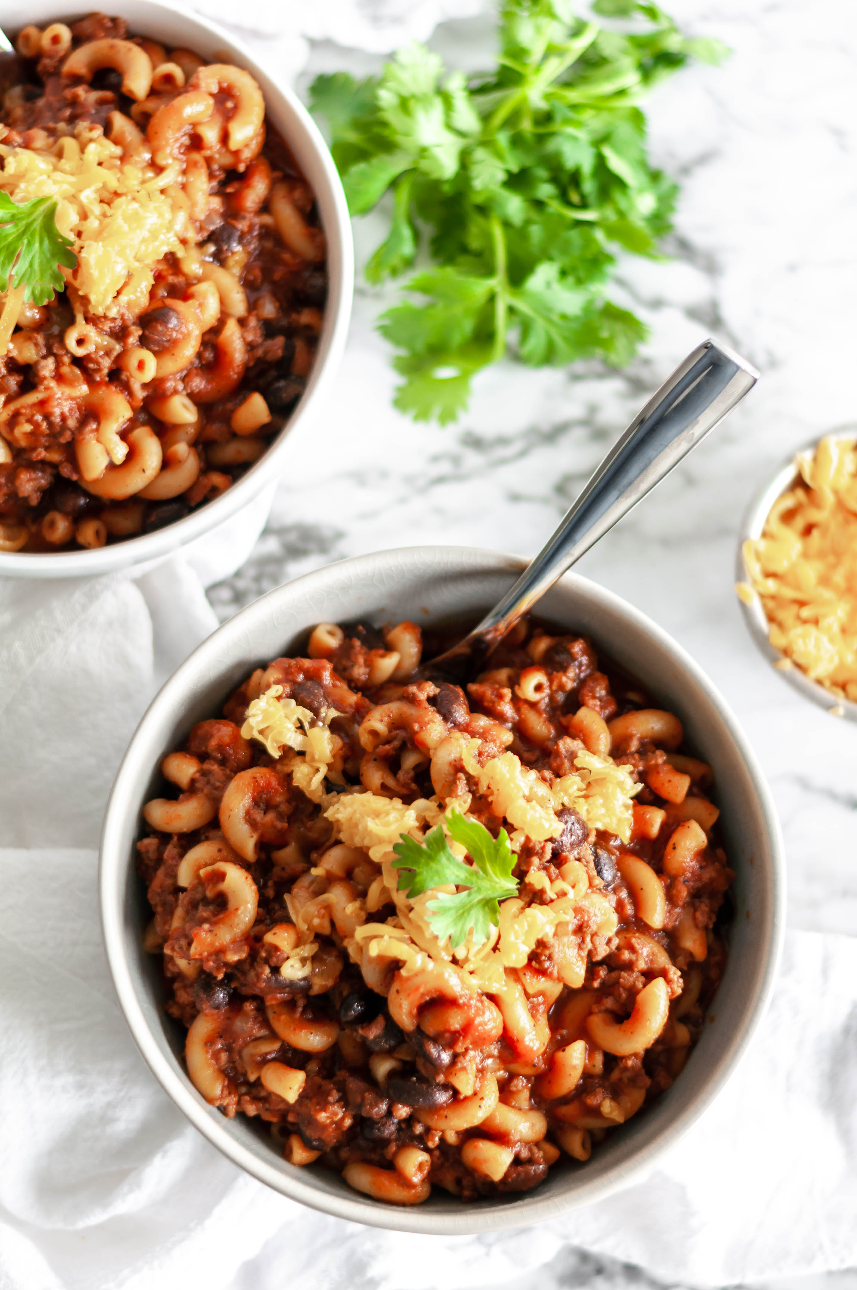 One Pot Chili Mac is the best weeknight meal for fall. Less than 30 minutes, one pot and packed full of flavor.