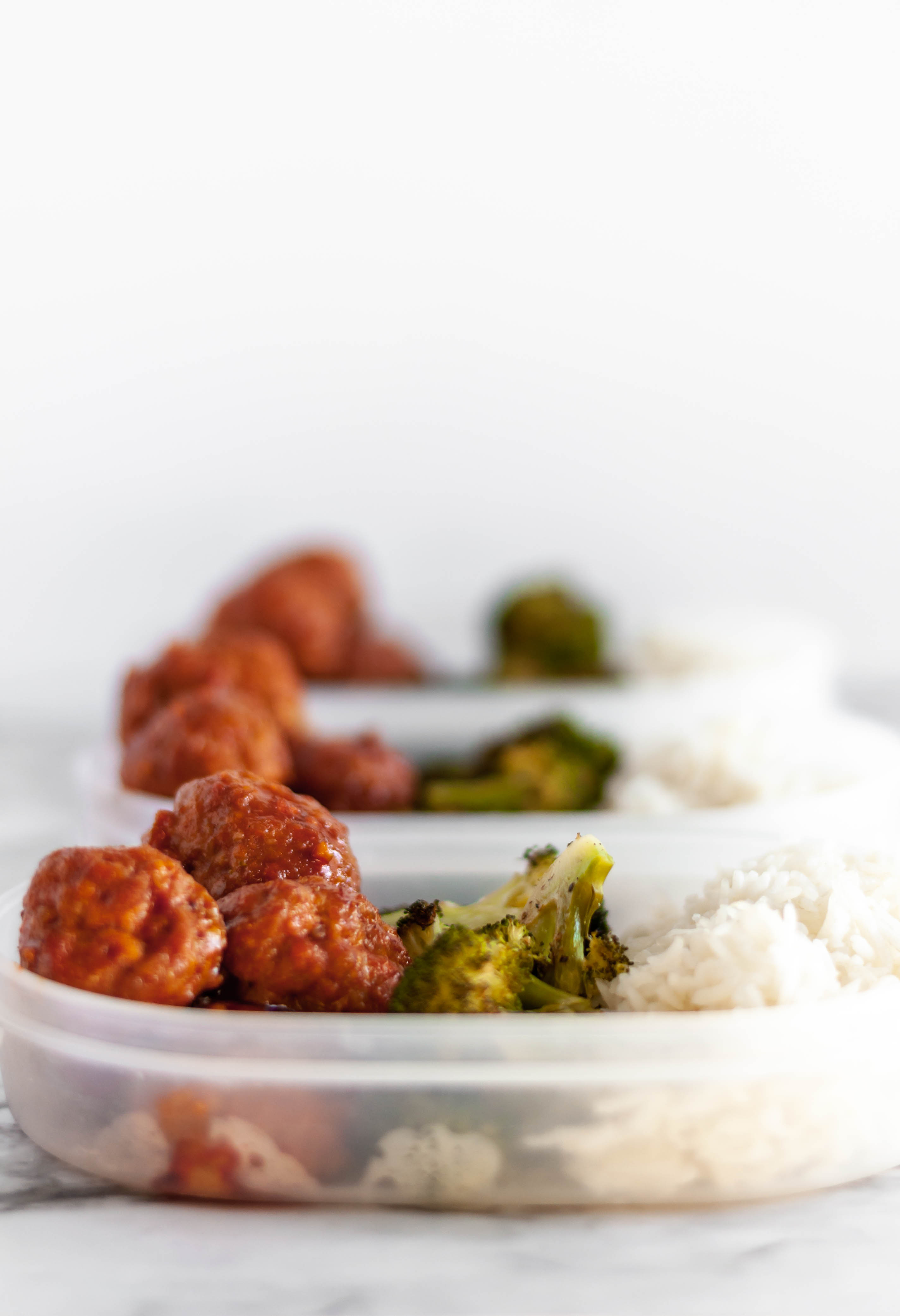 Korean Meatball Meal Prep is a spicy, flavorful way to eat through the week. Makes 5 hearty servings that are so filling and delicious.