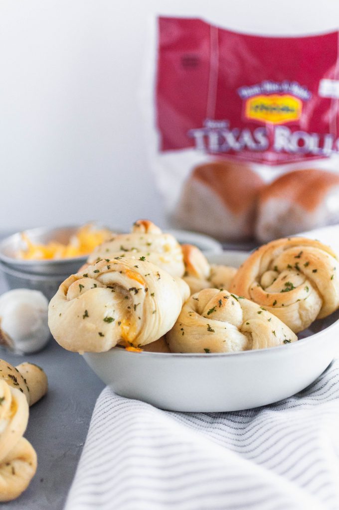 Garlic Knots {Stuffed with Cheese} Meg's Everyday Indulgence