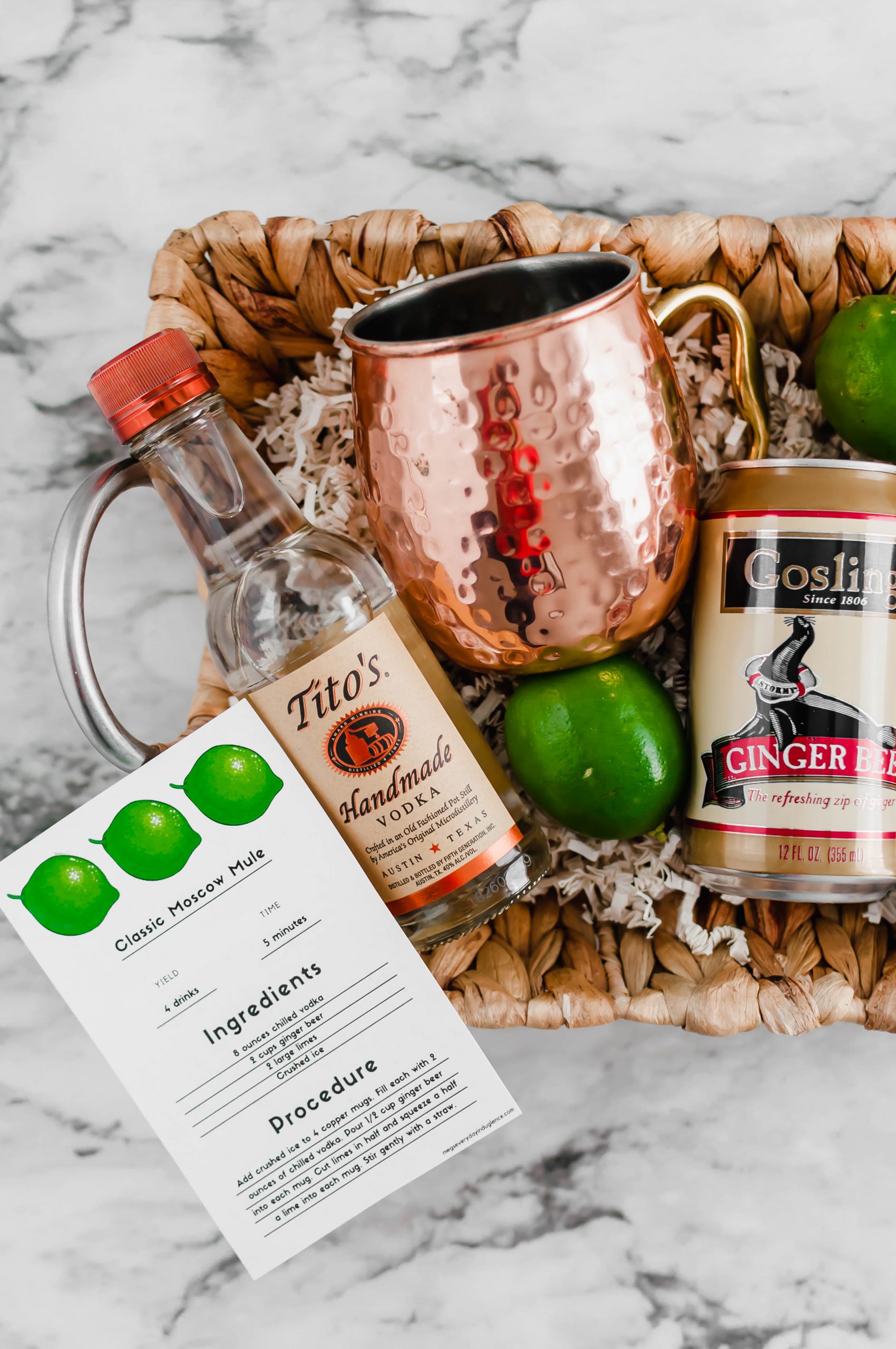 Combine two holiday favorites, drinks and gift giving, with this fun DIY Moscow Mule Kit. A cute recipe card printable is available for free download too.