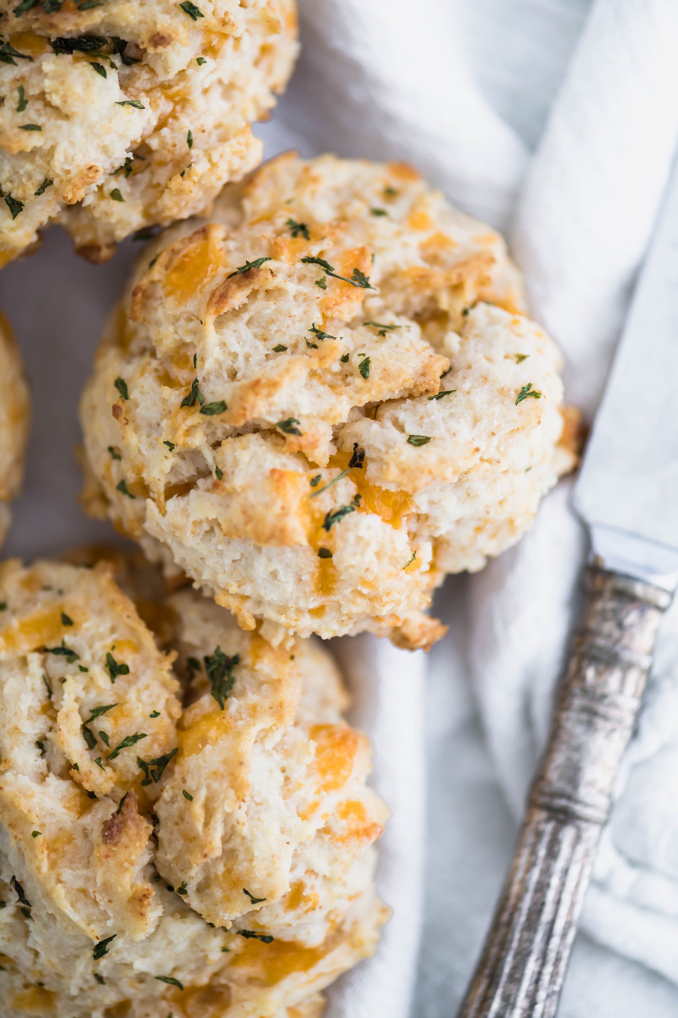 Ever want to make Red Lobster Cheddar Bay Biscuits at home? Now you can with this simple recipes and just a handful of ingredients.