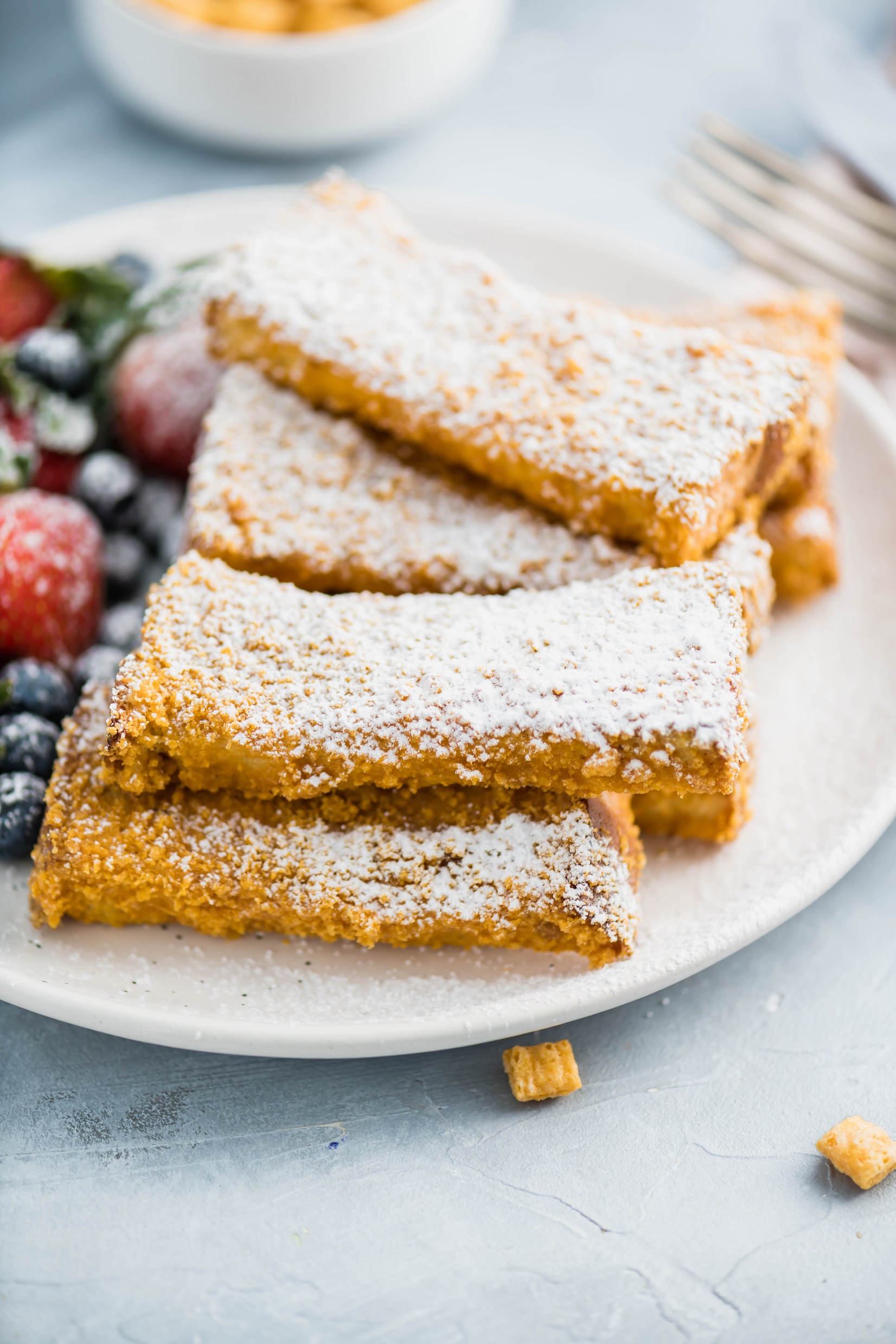 These Crunchy French Toast Sticks are sure to become a family favorite. Thick cut bread cut into sticks and coated in your favorite cereal crumbs. The perfect freezer friendly breakfast.