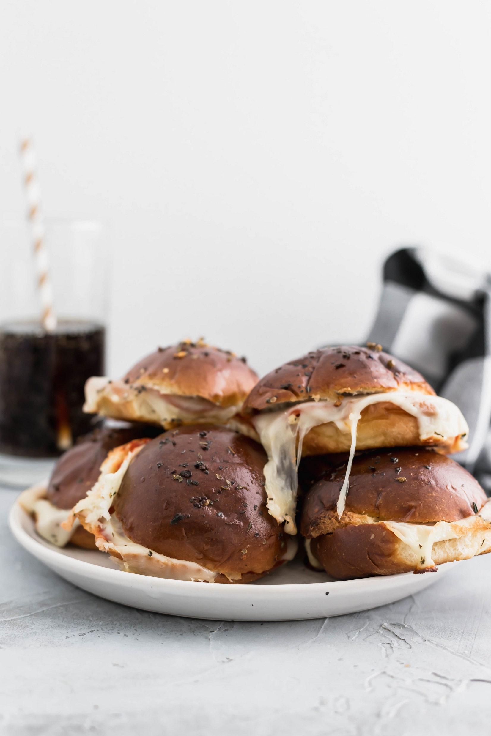 Need a simple dinner idea? These Easy Pepperoni Pizza Sliders are the perfect 30 minute meal or appetizer that the whole family will enjoy.